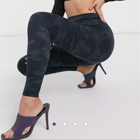 ❤️ SPANX Black Camo Seamless Tights multiple sizes H7-H8-H9 - Picture 4 of 9